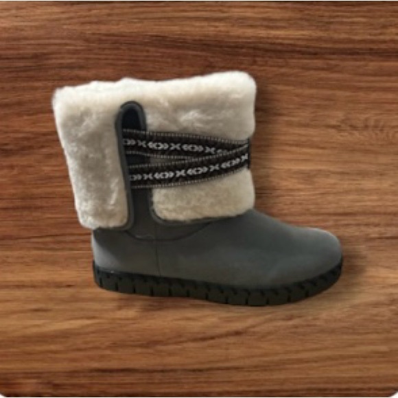 MUKS LUKS SIZE 7 Women’s boots. Silver Grey color - Picture 2 of 10